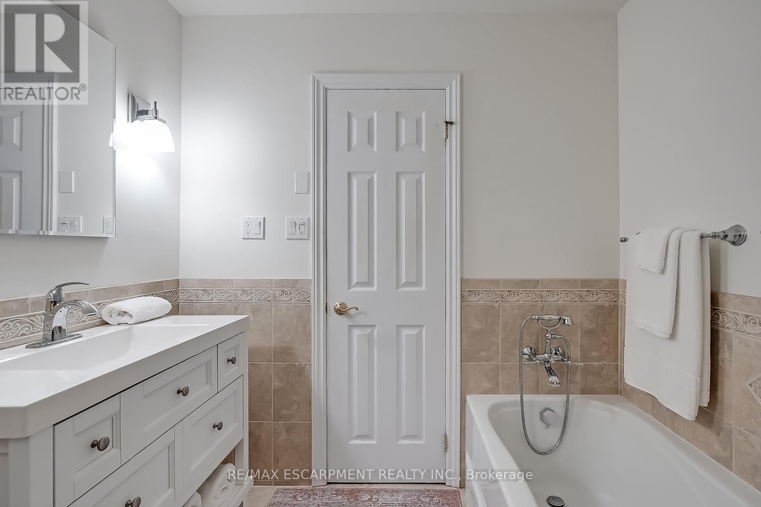 5 - 1580 Kerns Road, Burlington, Ontario  L7P 3A7 - Photo 26 - W12379982