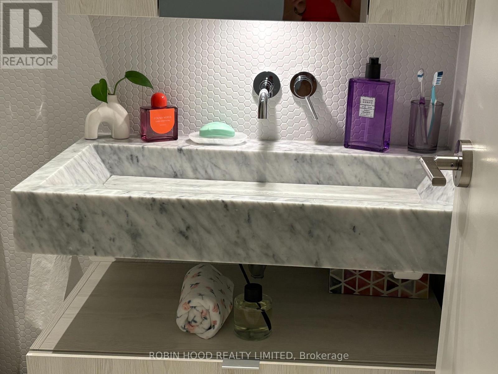 5808 - 11 Yorkville Avenue, Toronto, Ontario  M4W 0B7 - Photo 5 - C12381718