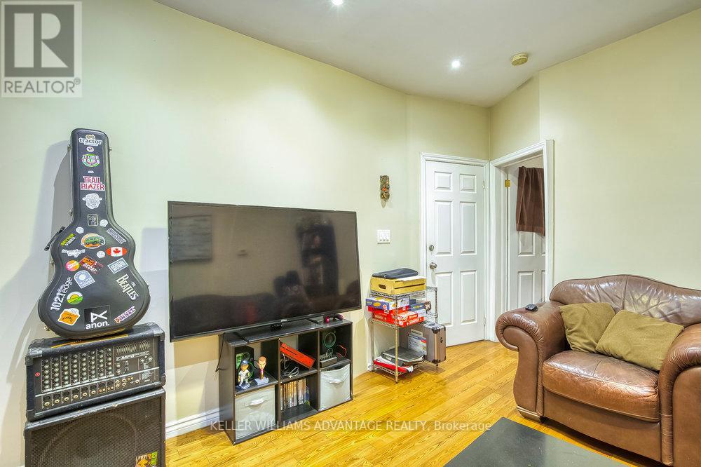 218 Broadview Avenue, Toronto (South Riverdale), Ontario  M4M 2G5 - Photo 8 - E12381690