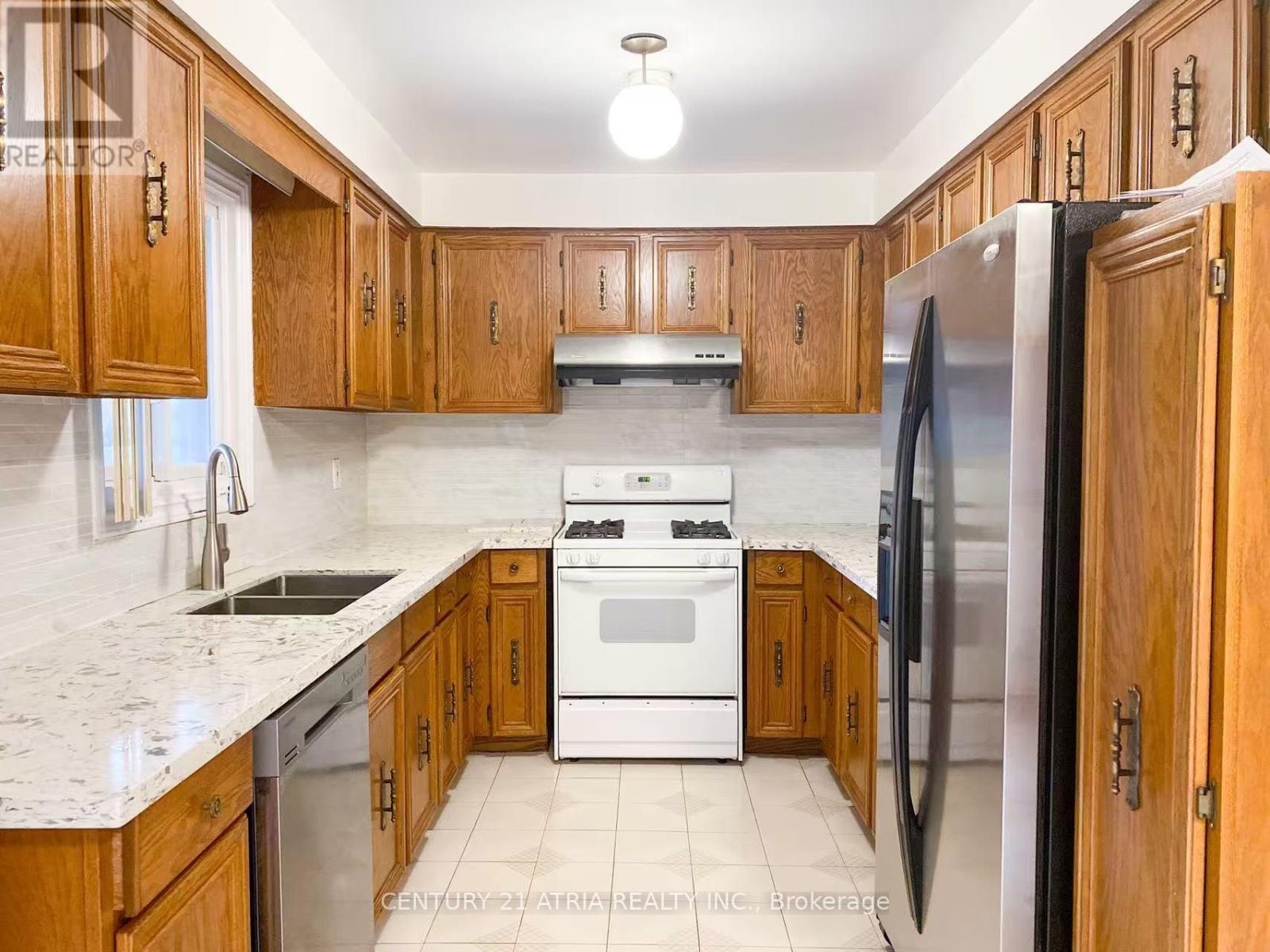 8 Purcell Square, Toronto, Ontario  M1V 3Y3 - Photo 3 - E12381782