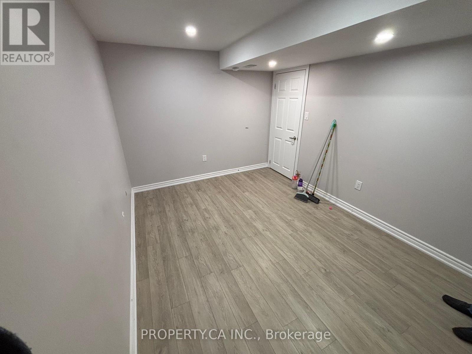 Basement Room - 992 Ridge Valley Drive, Oshawa, Ontario  L1K 2G3 - Photo 7 - E12381833