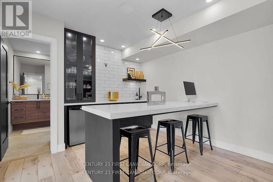 1741 Upper West Avenue, London South (South B), Ontario  N6K 0J2 - Photo 32 - X12381887