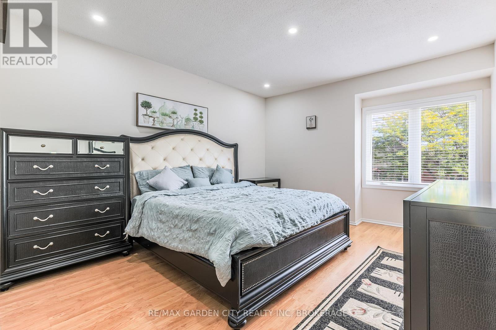 1172 Kos Boulevard, Mississauga, Ontario  L5J 4L7 - Photo 16 - W12381666