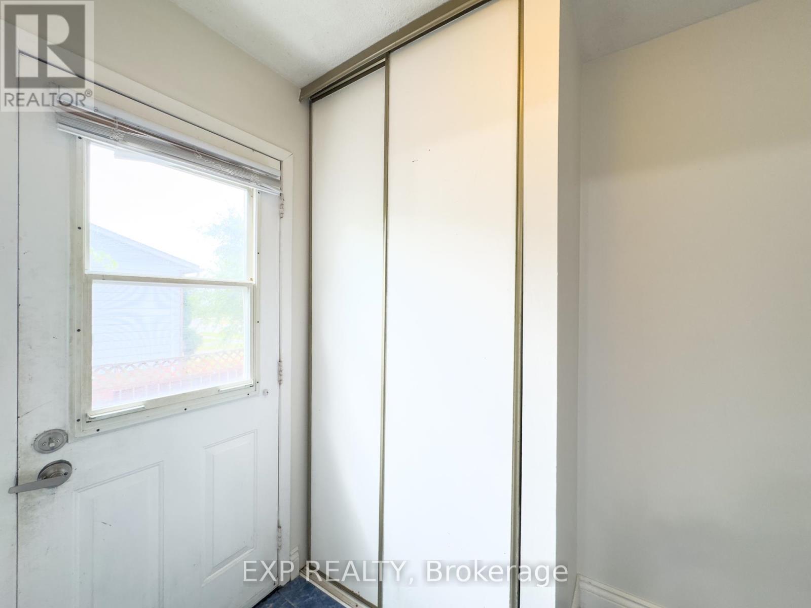 Upper - 222 Castlefrank Road, Ottawa, Ontario  K2L 1T5 - Photo 4 - X12381912
