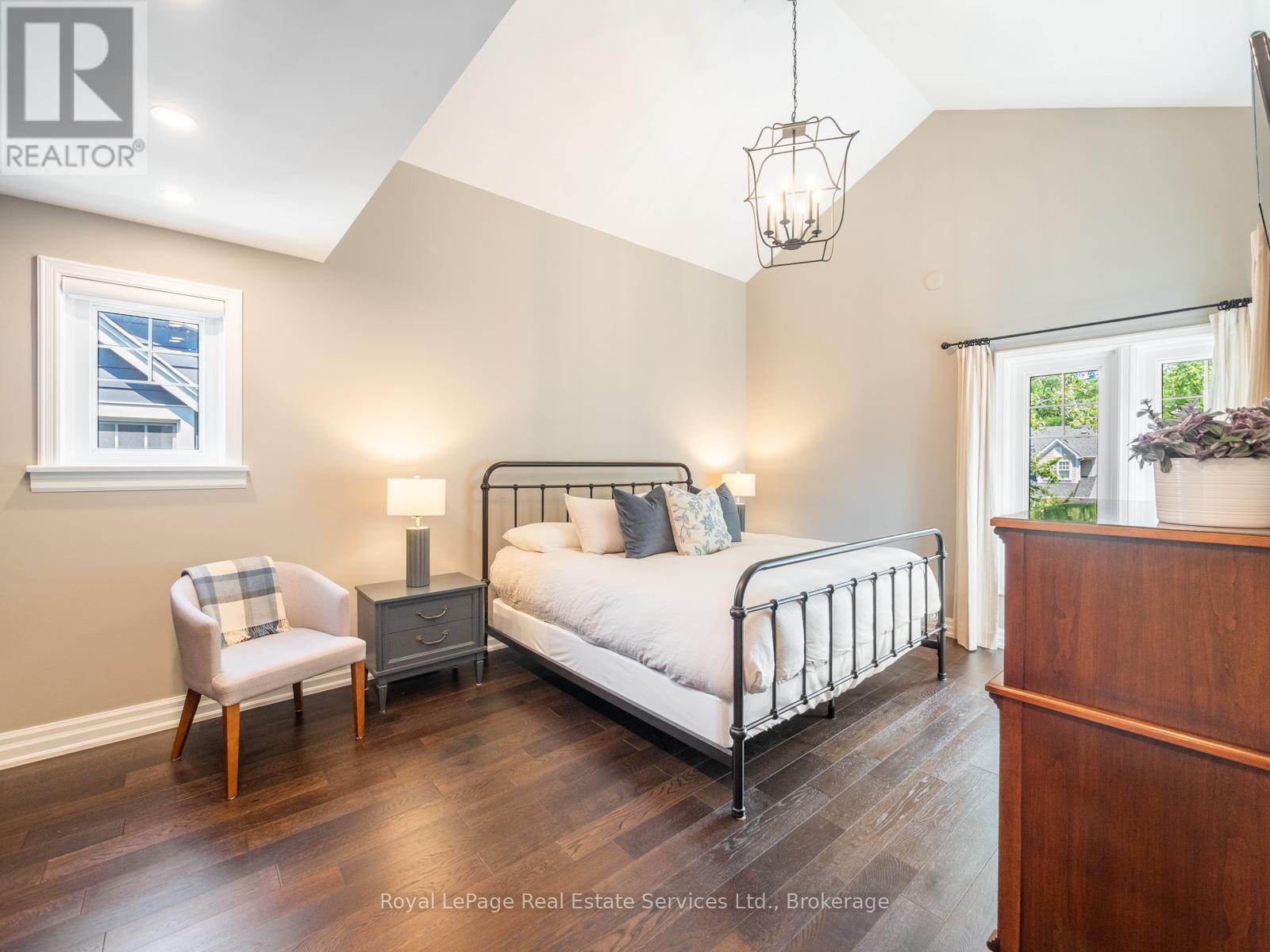 247 Allan Street, Oakville, Ontario  L6J 3P2 - Photo 20 - W12380335