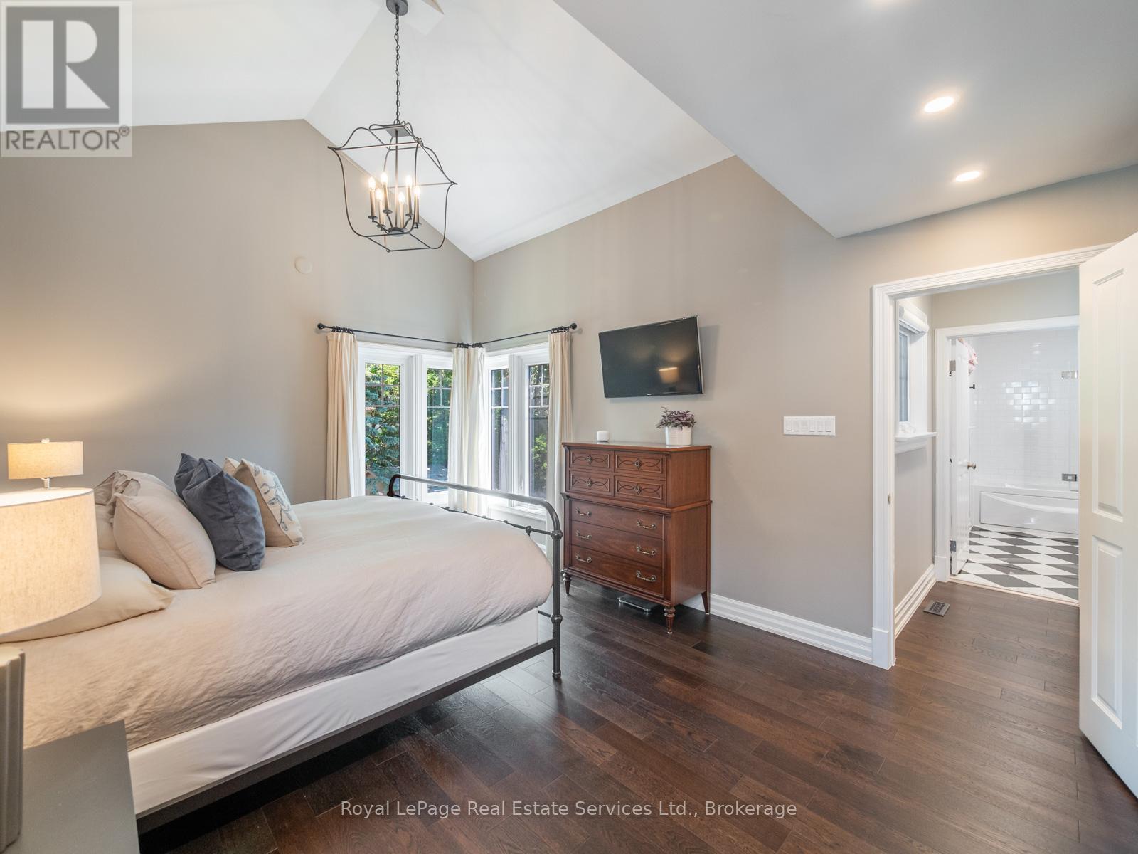 247 Allan Street, Oakville, Ontario  L6J 3P2 - Photo 21 - W12380335