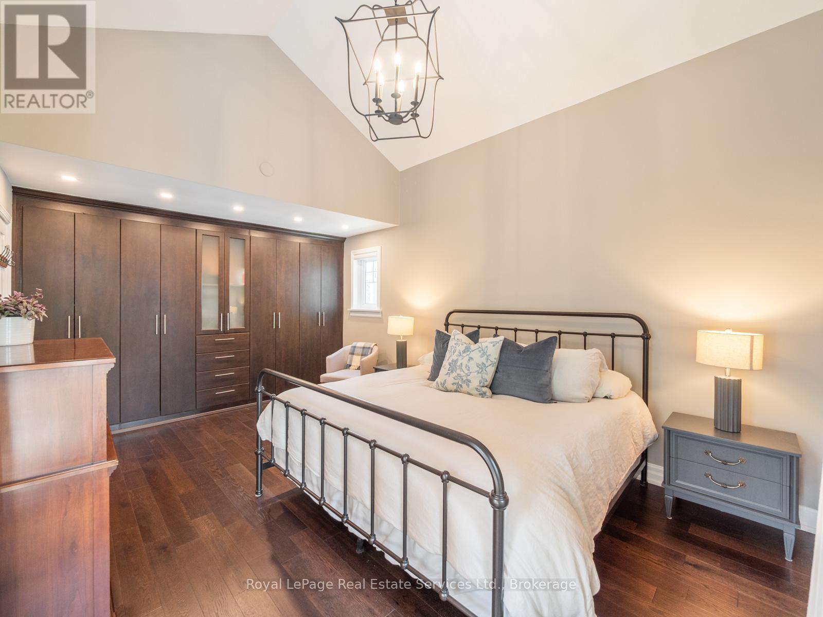 247 Allan Street, Oakville, Ontario  L6J 3P2 - Photo 22 - W12380335