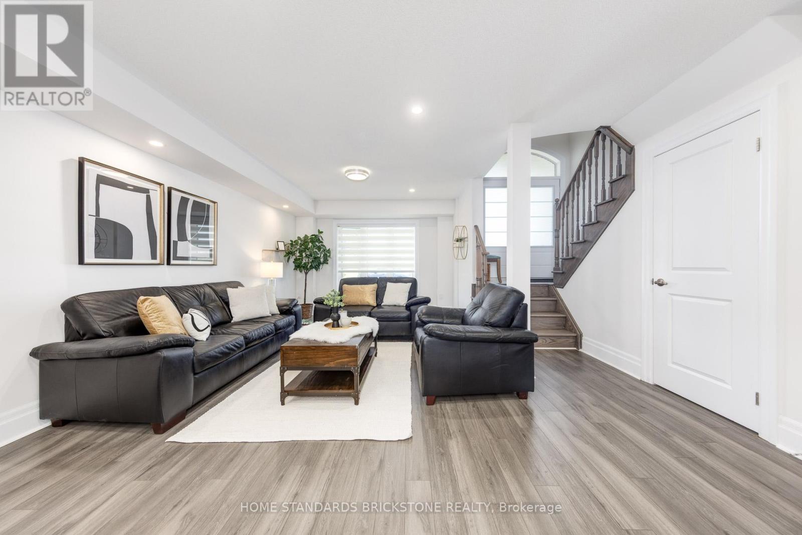 54 Campobello Street, Vaughan, Ontario  L6A 5B3 - Photo 4 - N12381722