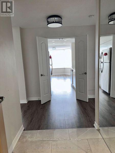 207 - 7 Townsgate Drive, Vaughan, Ontario  L4J 7Z9 - Photo 5 - N12381771