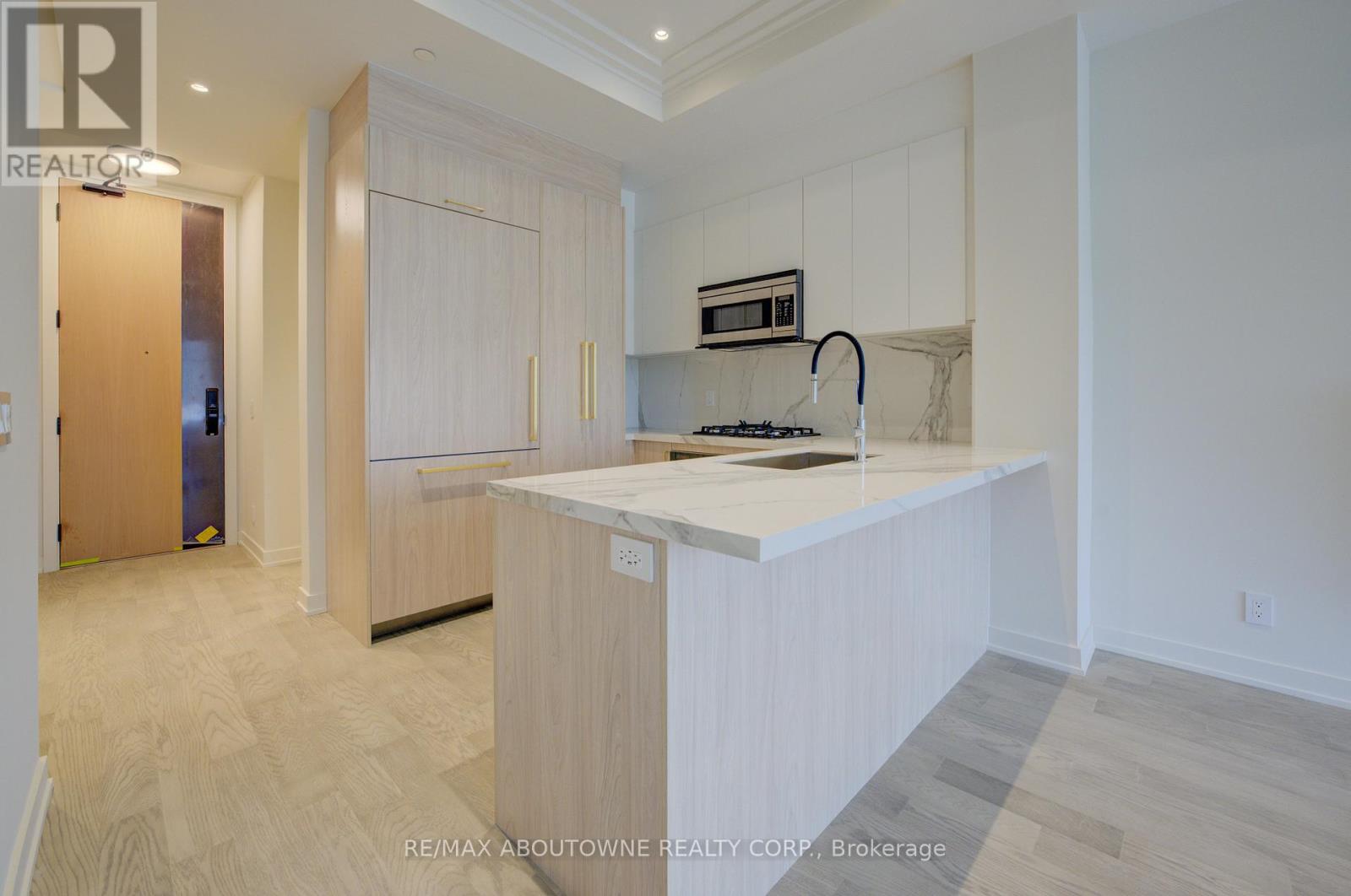 314 - 123 Maurice Drive, Oakville, Ontario  L6K 2W6 - Photo 2 - W12361183