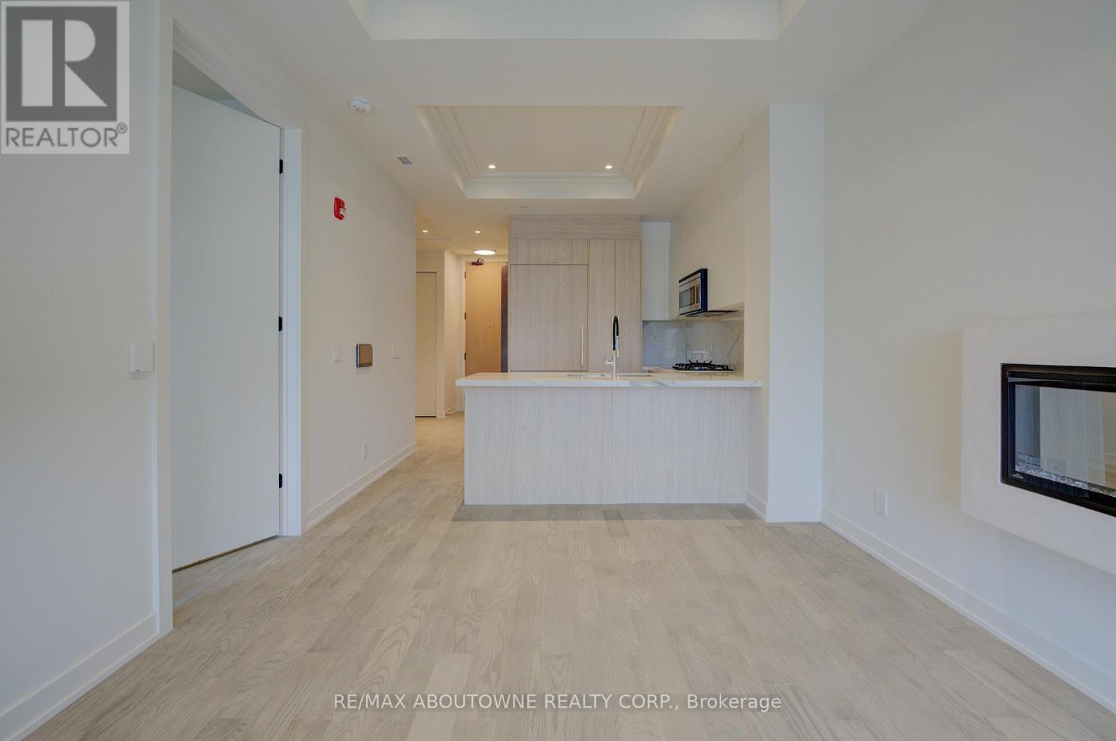 314 - 123 Maurice Drive, Oakville, Ontario  L6K 2W6 - Photo 7 - W12361183