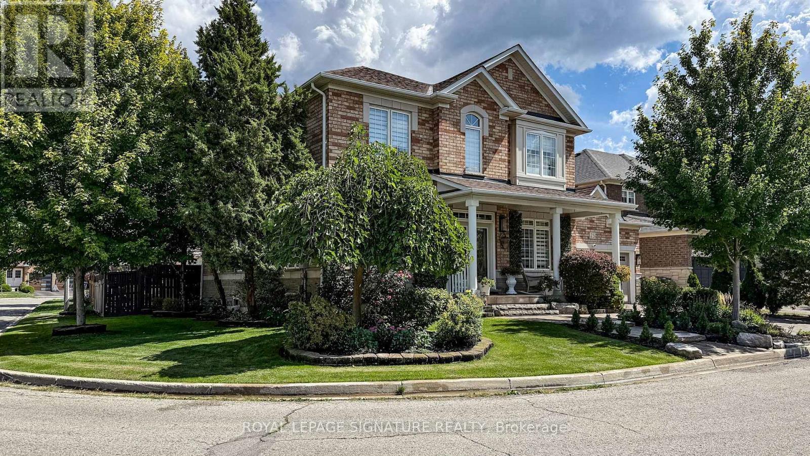 25 Sawston Circle, Brampton, Ontario  L7A 2N7 - Photo 3 - W12380456