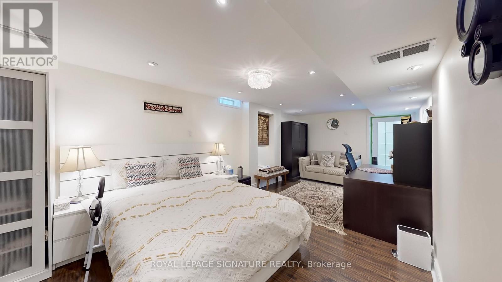 25 Sawston Circle, Brampton, Ontario  L7A 2N7 - Photo 42 - W12380456