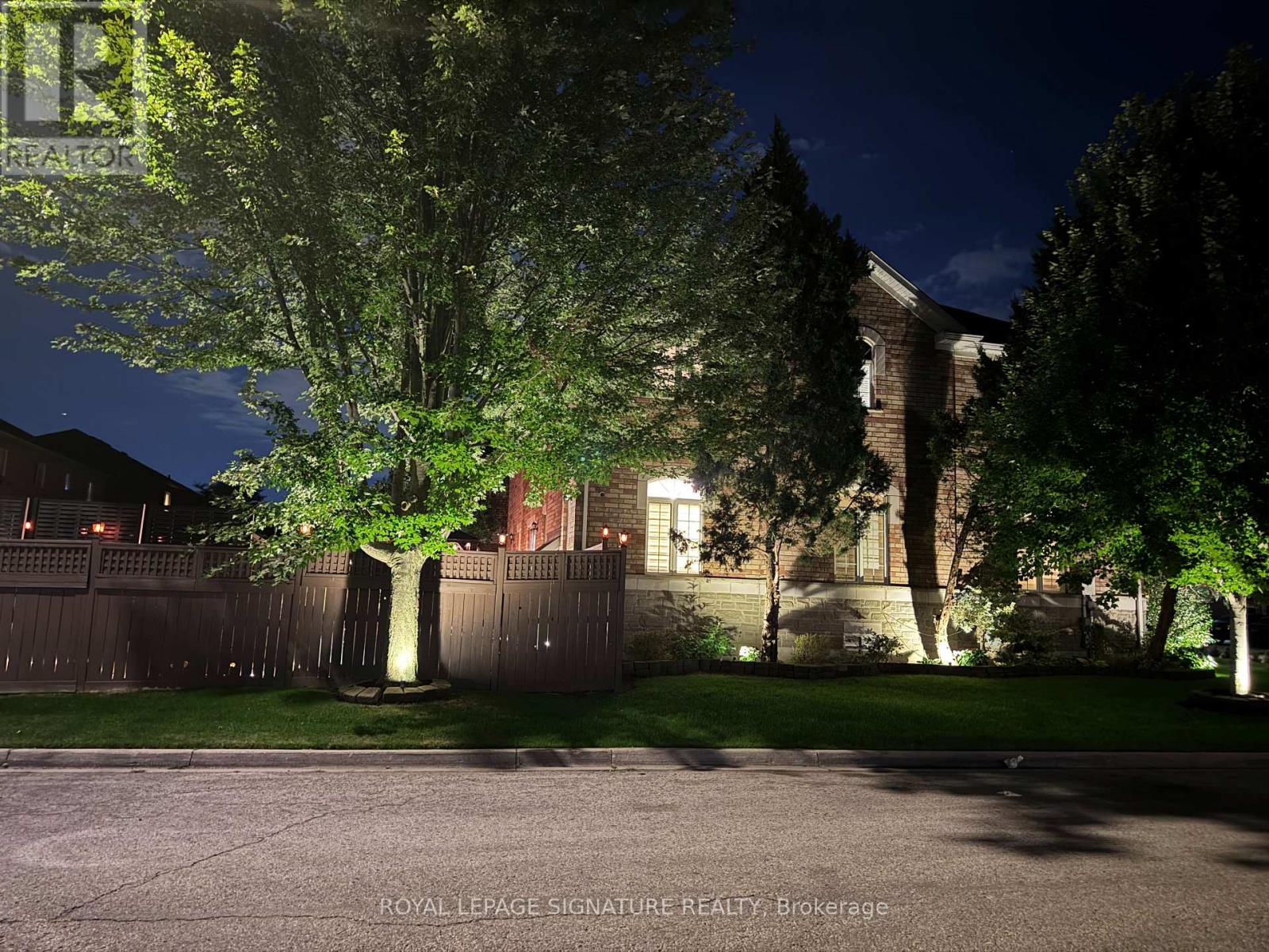 25 Sawston Circle, Brampton, Ontario  L7A 2N7 - Photo 6 - W12380456