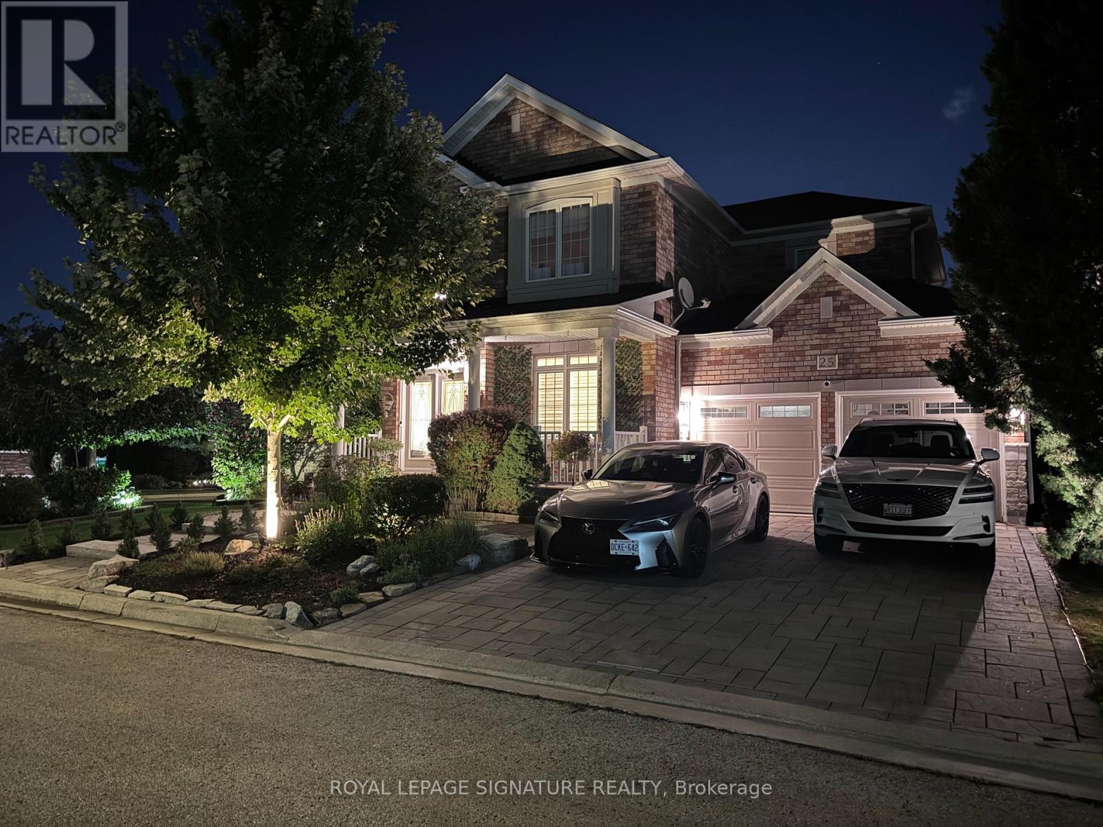 25 Sawston Circle, Brampton, Ontario  L7A 2N7 - Photo 2 - W12380456