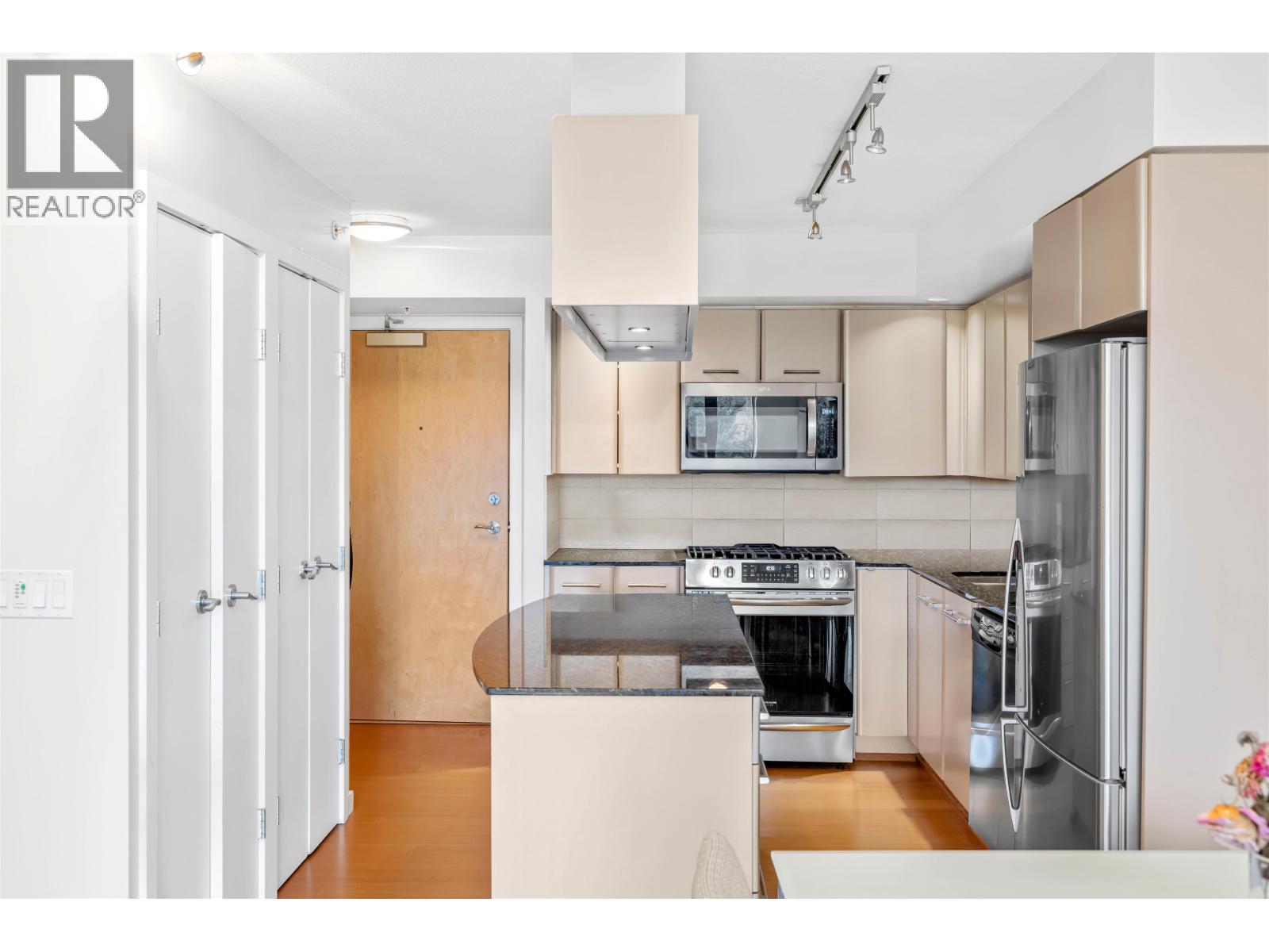 602 683 W Victoria Park, North Vancouver, British Columbia  V7M 0A2 - Photo 8 - R3043744