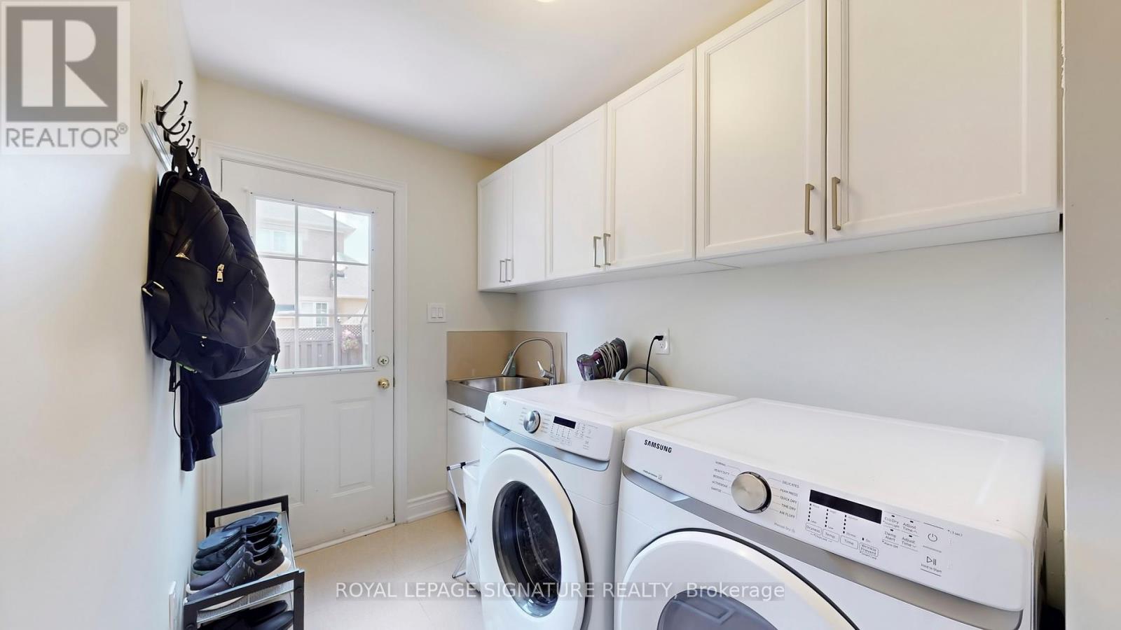 25 Sawston Circle, Brampton, Ontario  L7A 2N7 - Photo 22 - W12380456