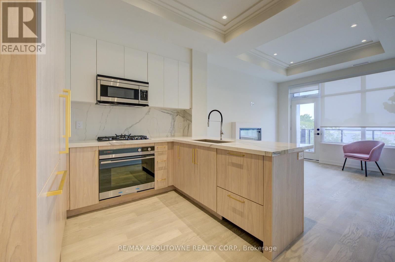 314 - 123 Maurice Drive, Oakville, Ontario  L6K 2W6 - Photo 5 - W12361183