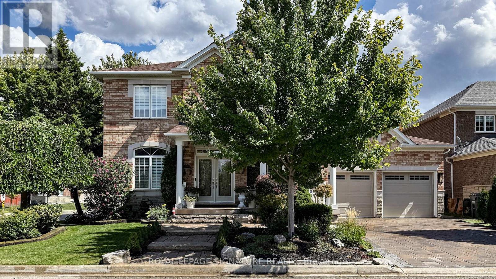 25 Sawston Circle, Brampton, Ontario  L7A 2N7 - Photo 5 - W12380456