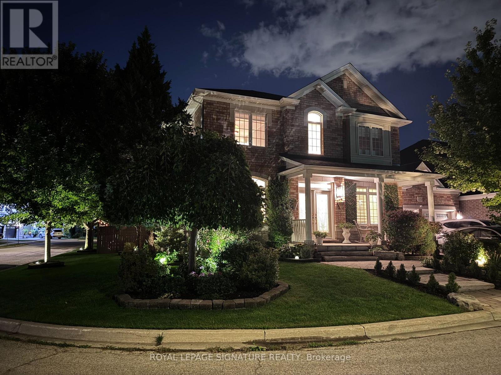 25 Sawston Circle, Brampton, Ontario  L7A 2N7 - Photo 4 - W12380456