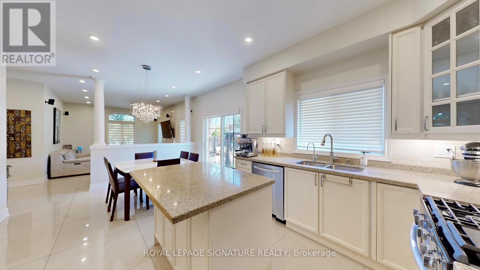 25 Sawston Circle, Brampton, Ontario  L7A 2N7 - Photo 16 - W12380456
