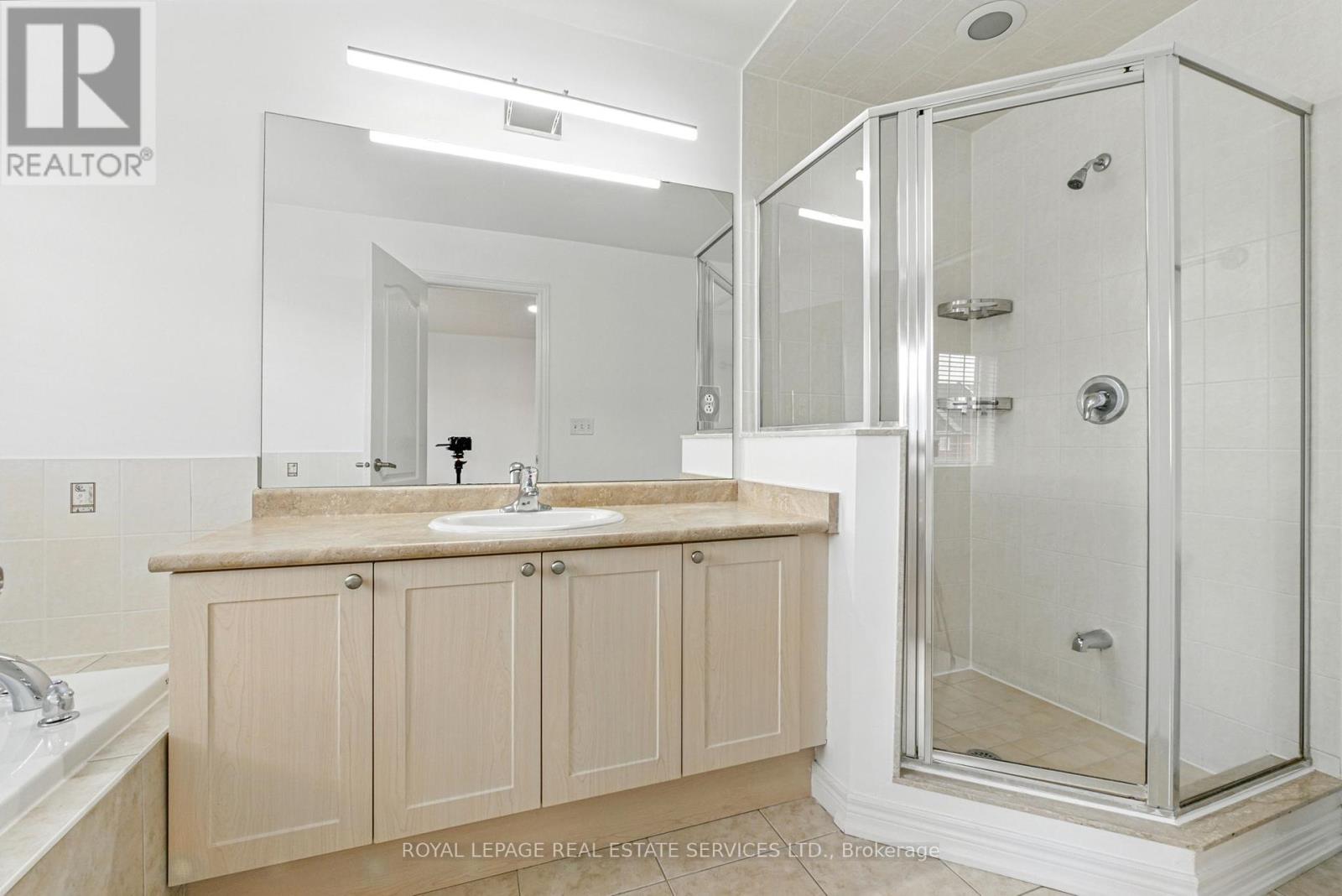 3349 Eglinton Avenue W, Mississauga, Ontario  L5M 7W8 - Photo 24 - W12381803
