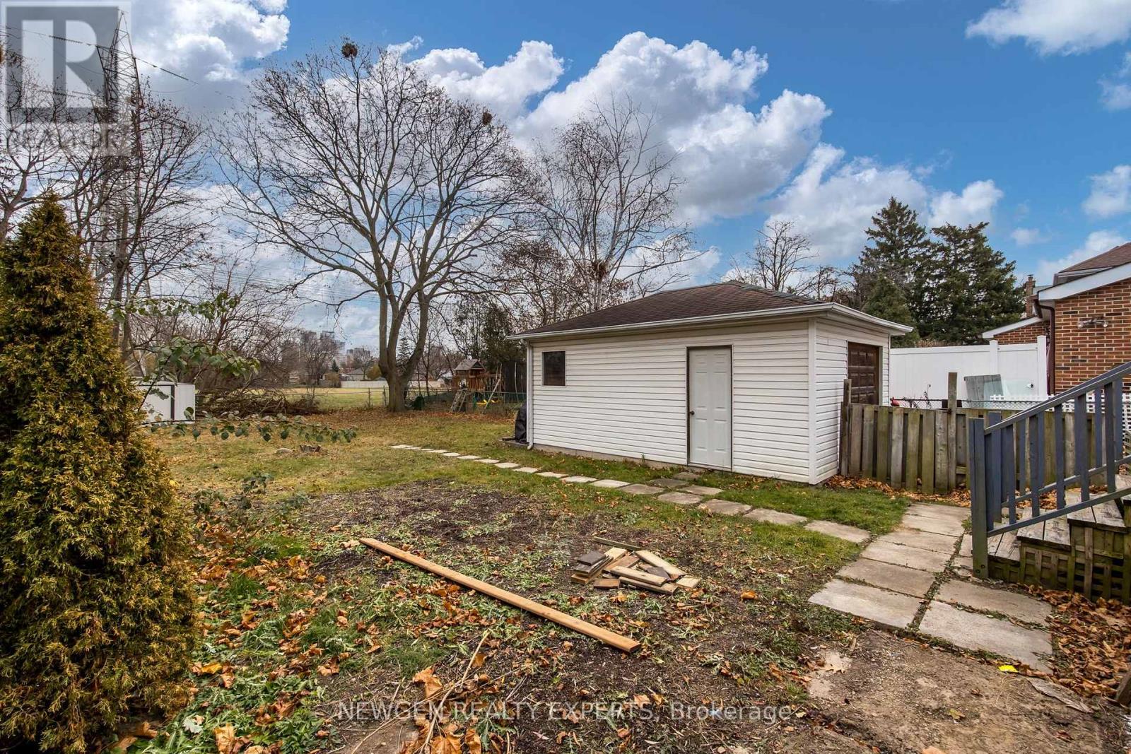 93 Ashbourne Drive, Toronto, Ontario  M9B 4H6 - Photo 10 - W12381805