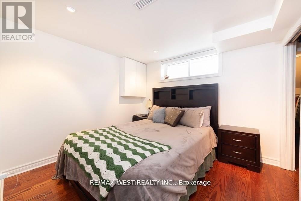 Lower - 629 Beresford Avenue, Toronto, Ontario  M6S 3C2 - Photo 5 - W12381840
