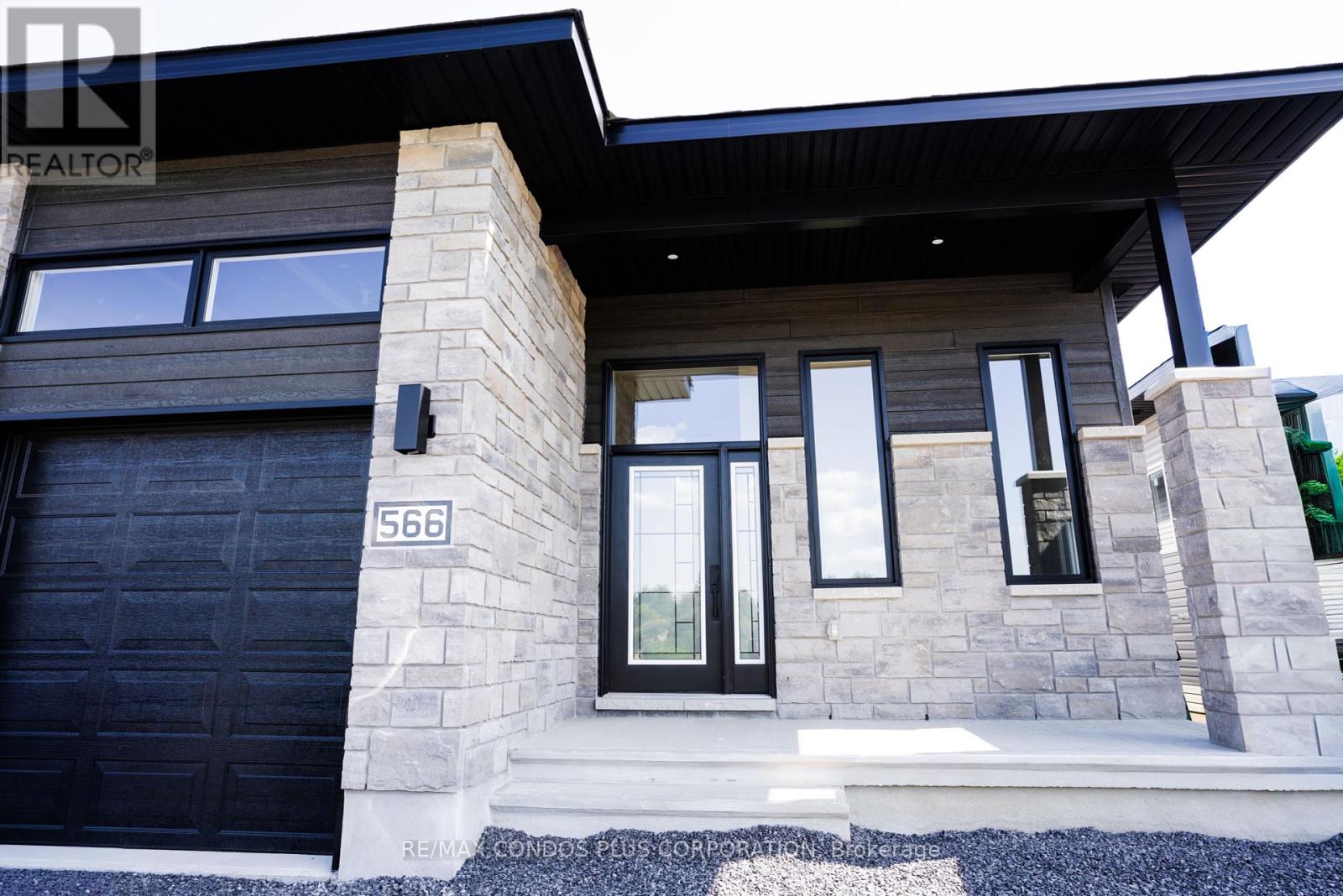 566 Regina Street, Russell, Ontario  K0A 1W0 - Photo 1 - X12381679