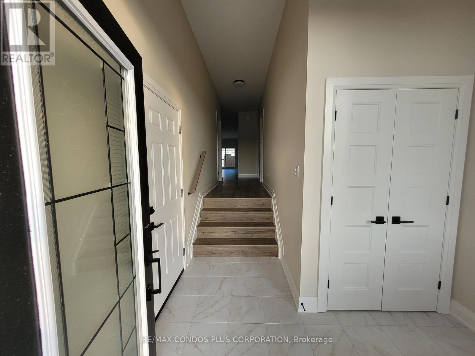 566 Regina Street, Russell, Ontario  K0A 1W0 - Photo 2 - X12381679