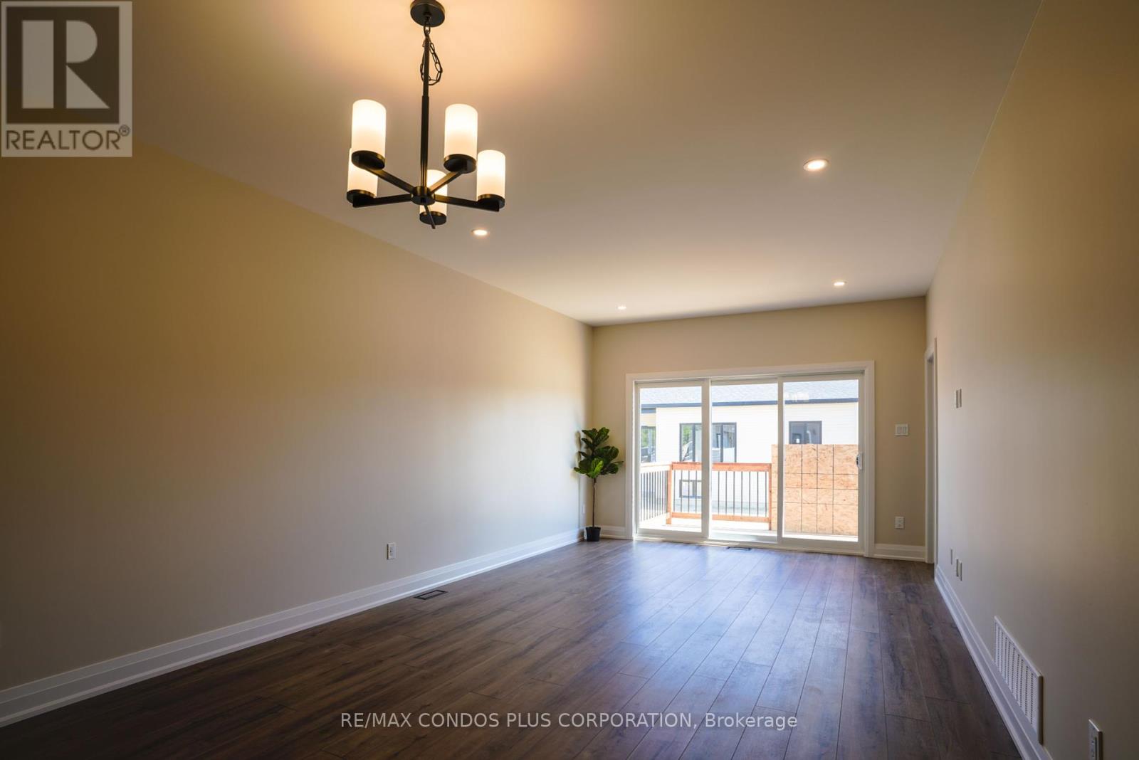 566 Regina Street, Russell, Ontario  K0A 1W0 - Photo 4 - X12381679