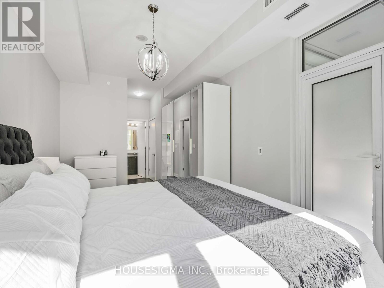 Th03 - 32 Bruyers Mews, Toronto, Ontario  M5V 0H8 - Photo 22 - C12381903