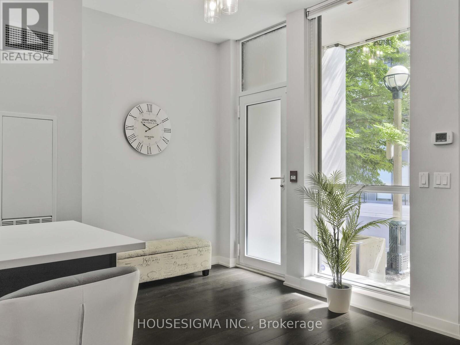 Th03 - 32 Bruyers Mews, Toronto, Ontario  M5V 0H8 - Photo 6 - C12381903