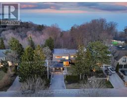 9 FENWOOD HEIGHTS, Toronto, Ontario