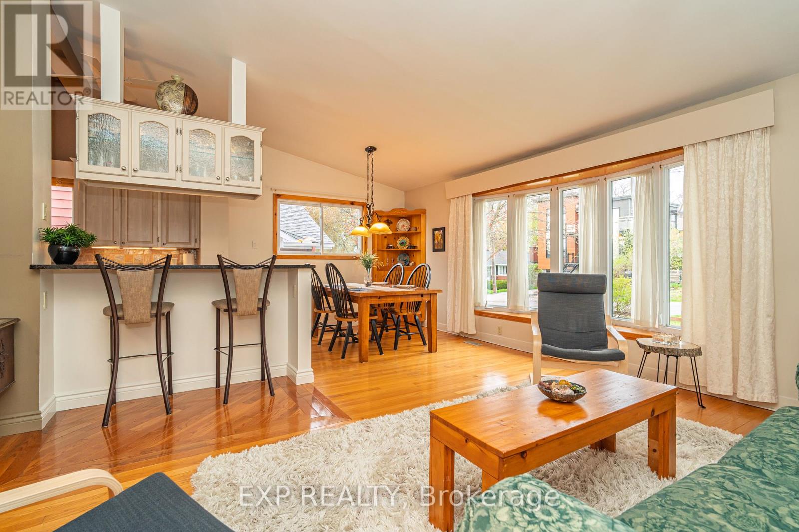 220 Ancaster Avenue, Ottawa, Ontario  K2B 5B3 - Photo 11 - X12381932