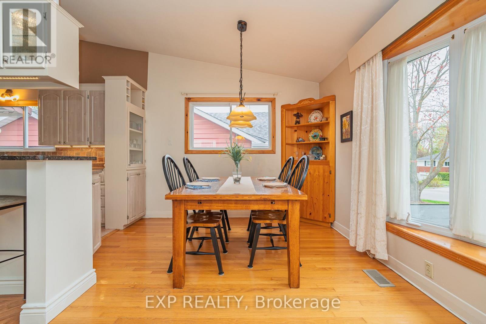 220 Ancaster Avenue, Ottawa, Ontario  K2B 5B3 - Photo 12 - X12381932