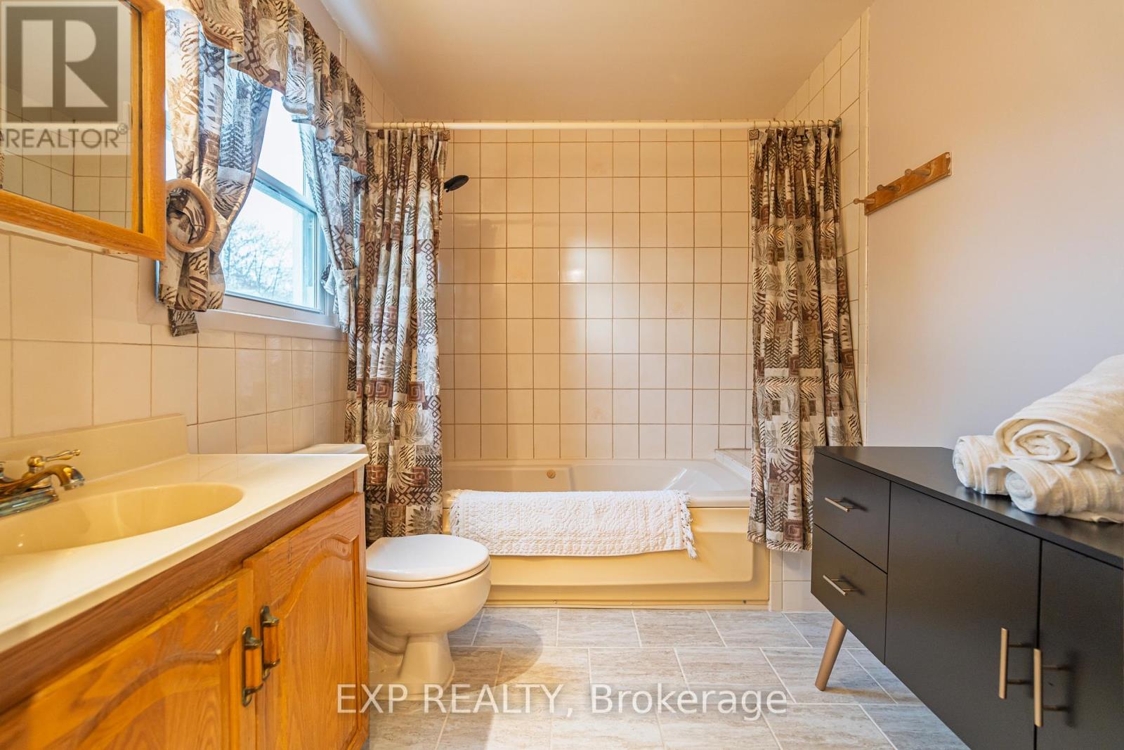 220 Ancaster Avenue, Ottawa, Ontario  K2B 5B3 - Photo 17 - X12381932