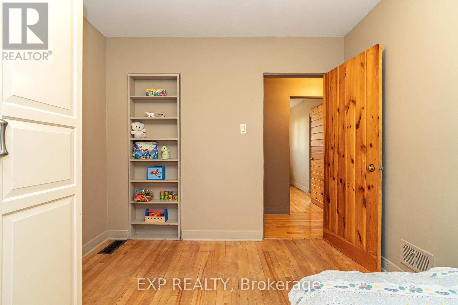 220 Ancaster Avenue, Ottawa, Ontario  K2B 5B3 - Photo 23 - X12381932
