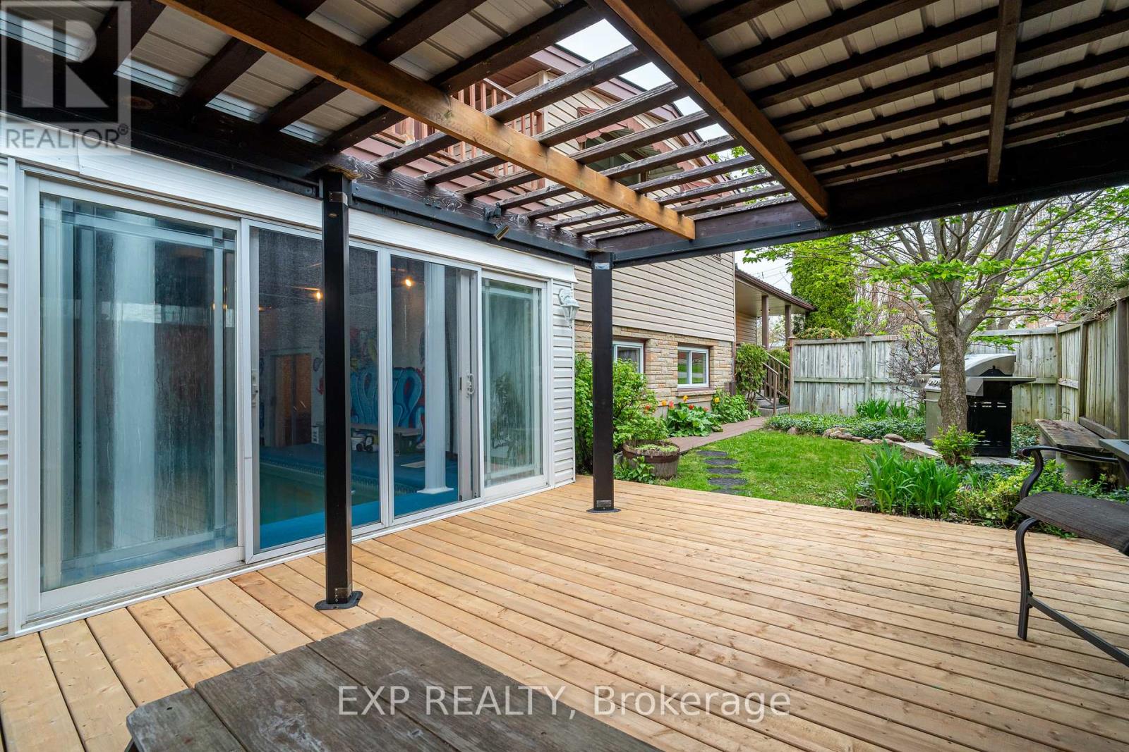 220 Ancaster Avenue, Ottawa, Ontario  K2B 5B3 - Photo 31 - X12381932