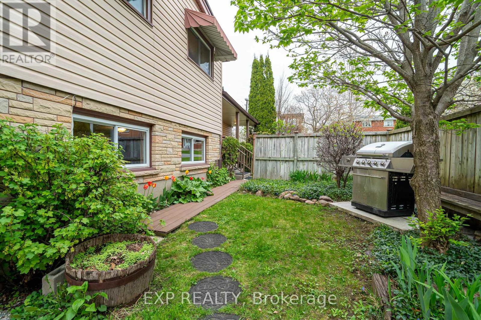 220 Ancaster Avenue, Ottawa, Ontario  K2B 5B3 - Photo 33 - X12381932