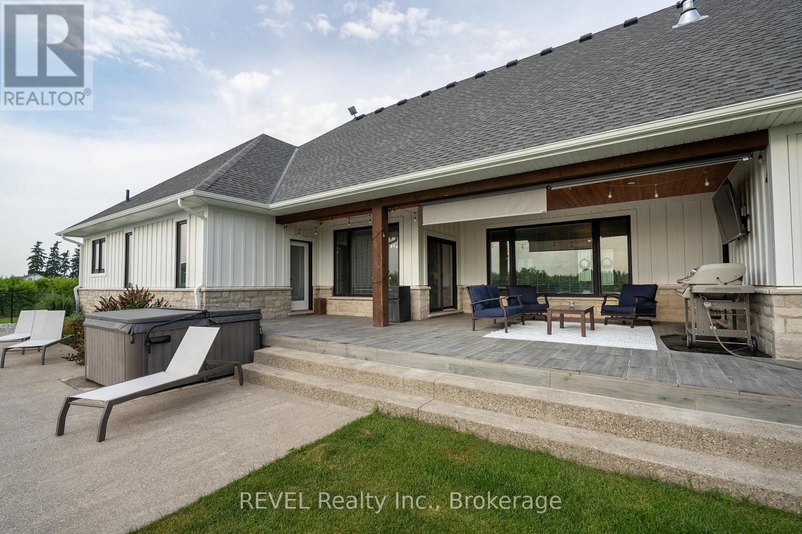 864 Concession 1 Rd Road, Niagara-On-The-Lake, Ontario  L0S 1J0 - Photo 34 - X12382055