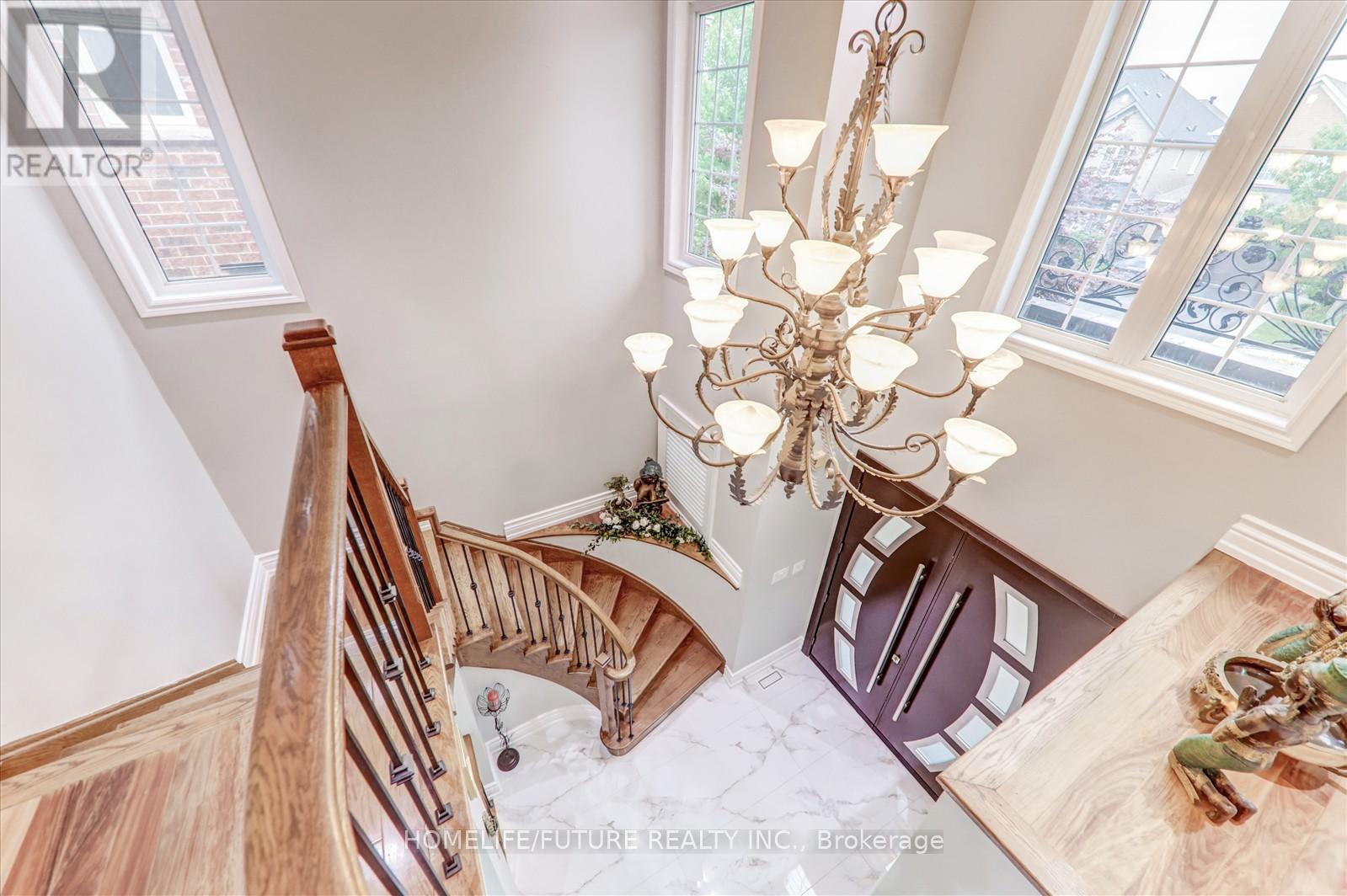 28 Billancourt Crescent, Brampton, Ontario  L6P 1V5 - Photo 18 - W12381870