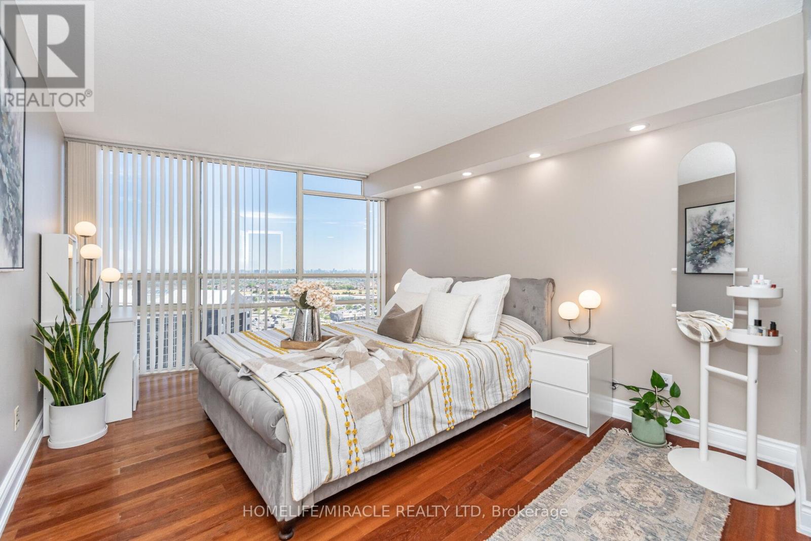 1701 - 50 Eglinton Avenue W, Mississauga (Hurontario), Ontario  L5R 3P5 - Photo 29 - W12381880