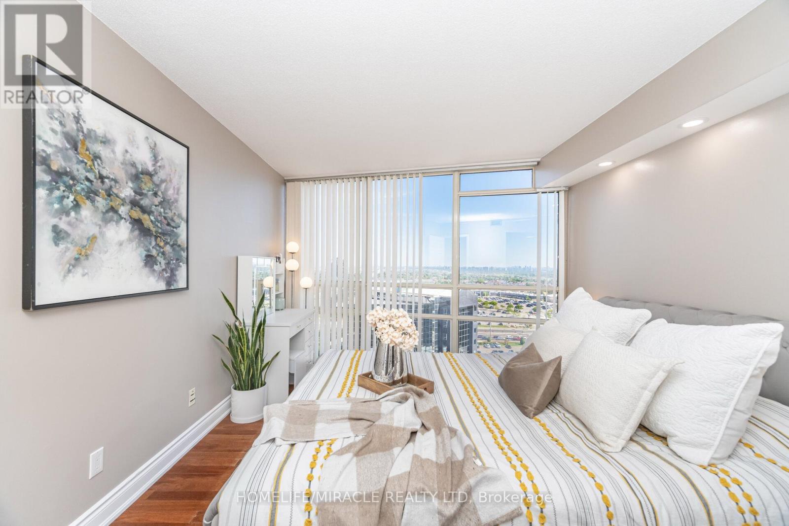 1701 - 50 Eglinton Avenue W, Mississauga (Hurontario), Ontario  L5R 3P5 - Photo 30 - W12381880