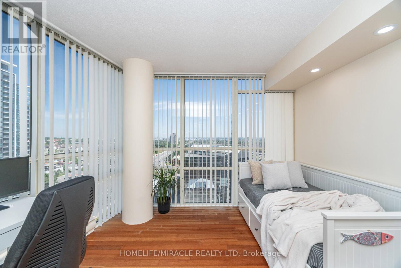 1701 - 50 Eglinton Avenue W, Mississauga (Hurontario), Ontario  L5R 3P5 - Photo 35 - W12381880