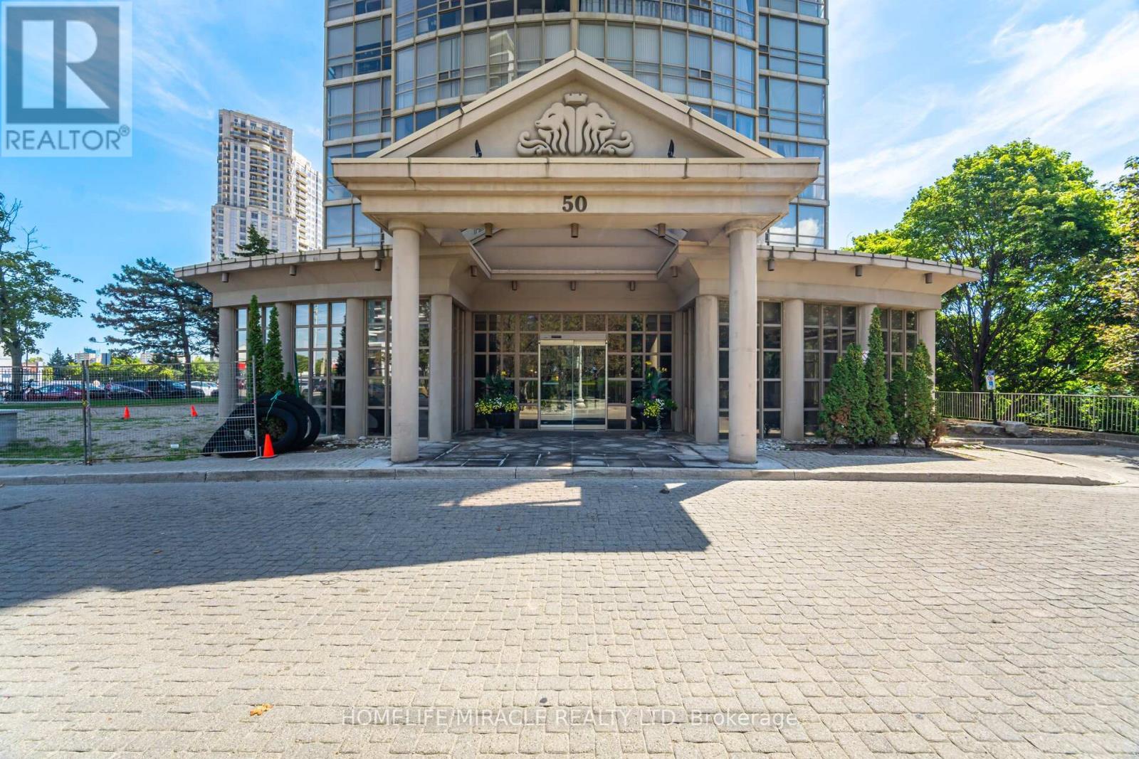 1701 - 50 Eglinton Avenue W, Mississauga (Hurontario), Ontario  L5R 3P5 - Photo 4 - W12381880