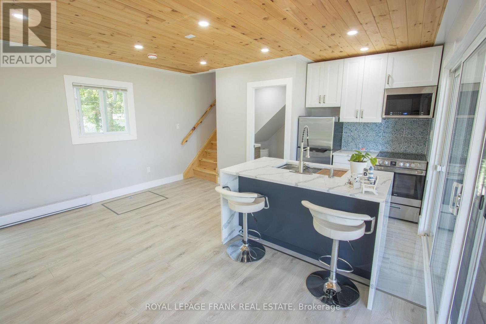 71 Falls Bay Road, Kawartha Lakes, Ontario  K0M 1A0 - Photo 10 - X12381926