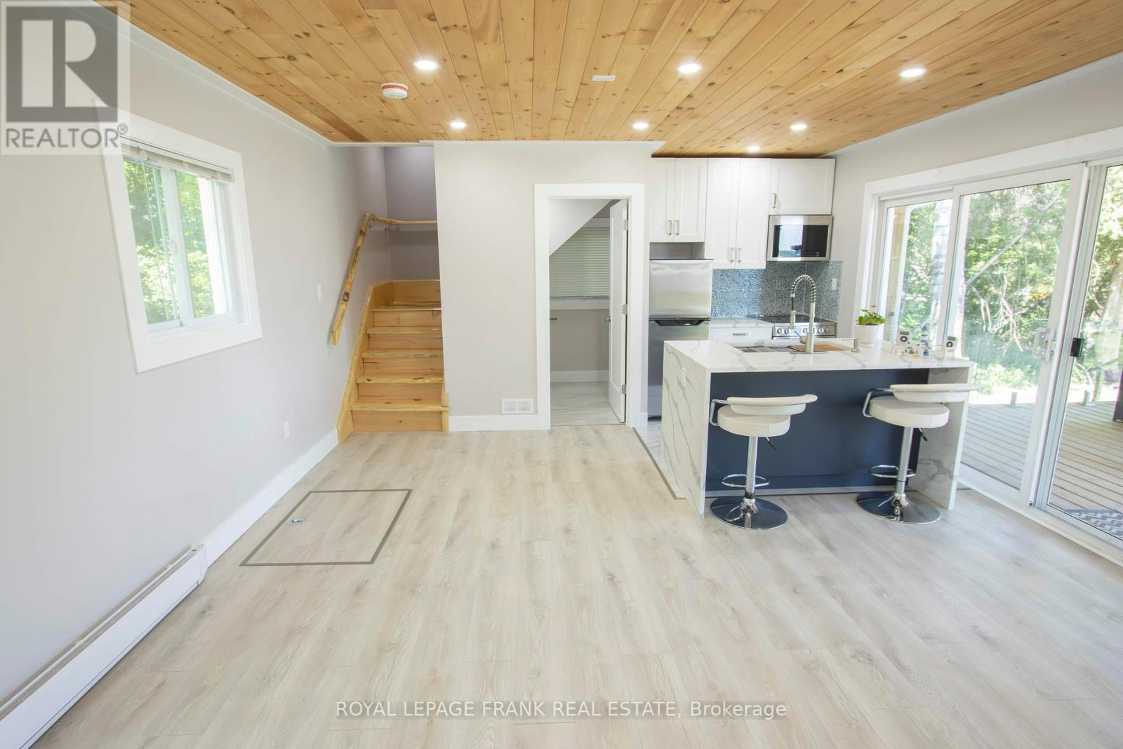 71 Falls Bay Road, Kawartha Lakes, Ontario  K0M 1A0 - Photo 11 - X12381926