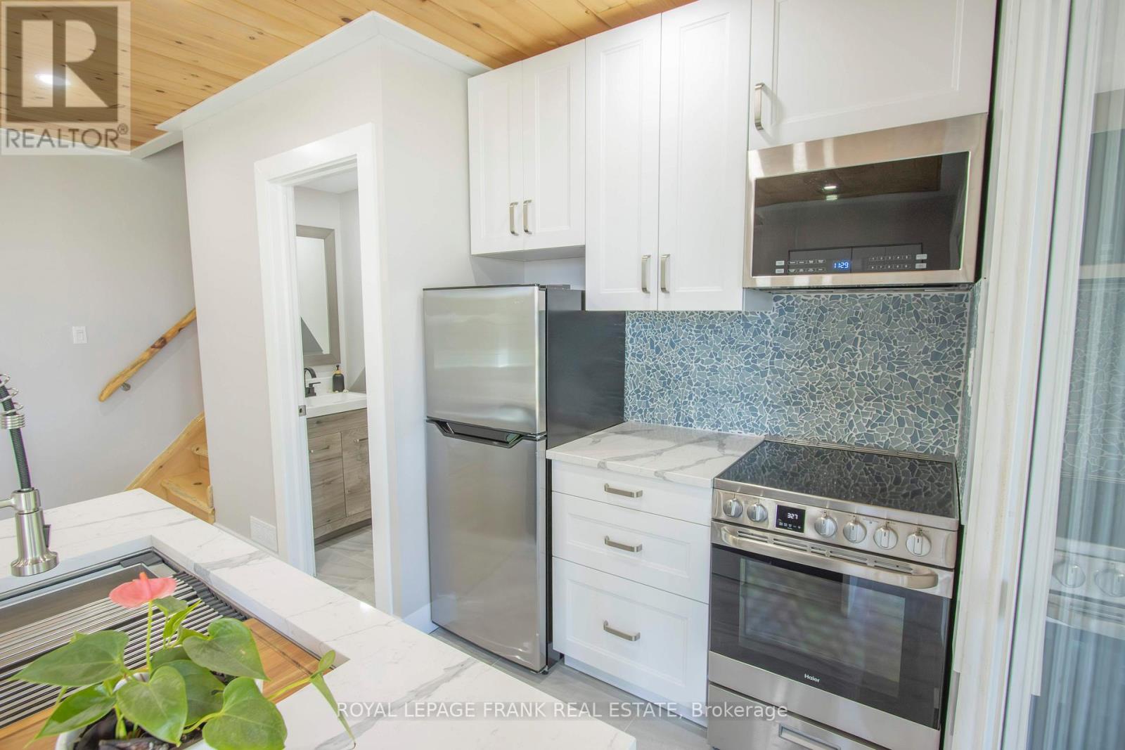 71 Falls Bay Road, Kawartha Lakes, Ontario  K0M 1A0 - Photo 15 - X12381926