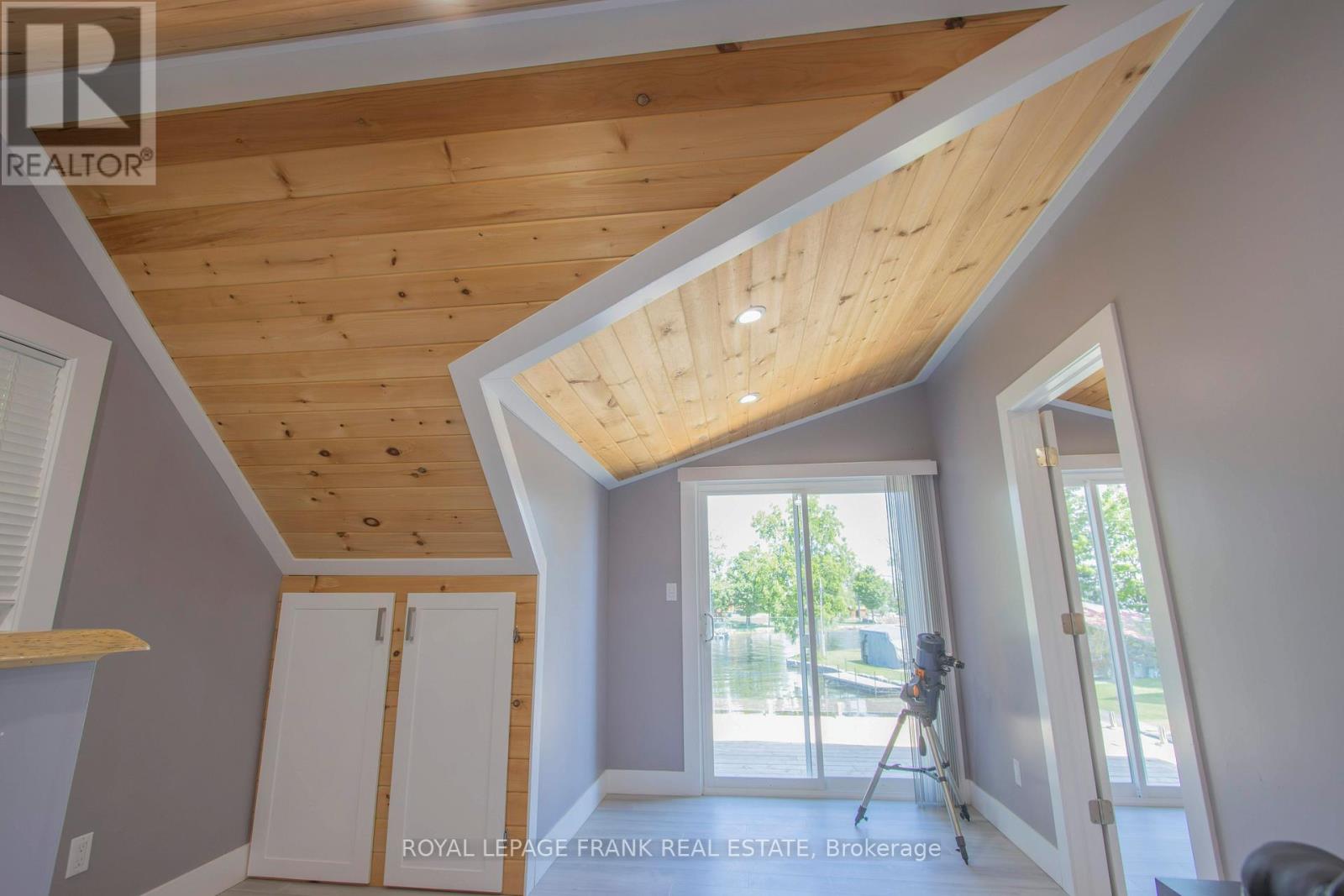 71 Falls Bay Road, Kawartha Lakes, Ontario  K0M 1A0 - Photo 21 - X12381926